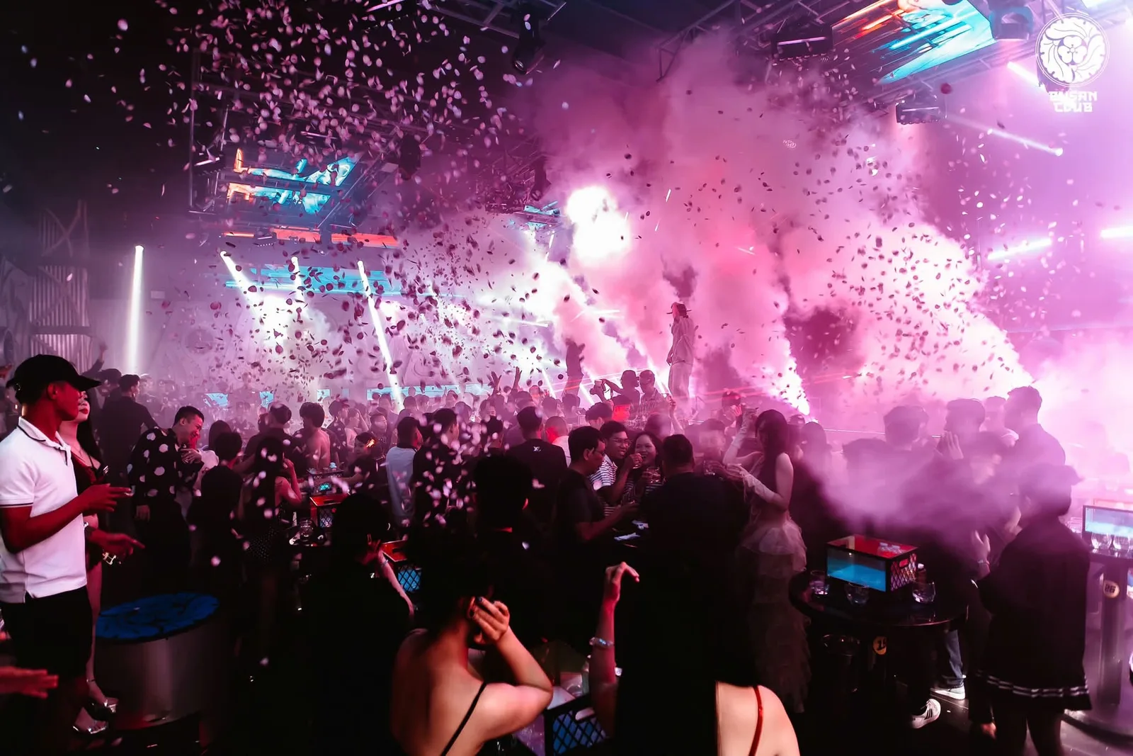 Busan Club Cần Thơ — khoảnh khắc đêm tiệc